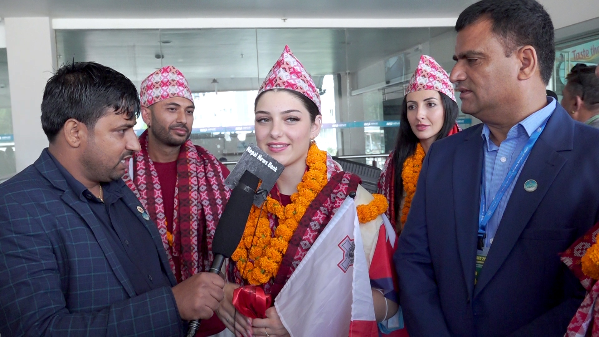 मिस माल्टाको टोलीलाई विमानस्थलमा भव्य स्वागत - फाेटाे फिचर